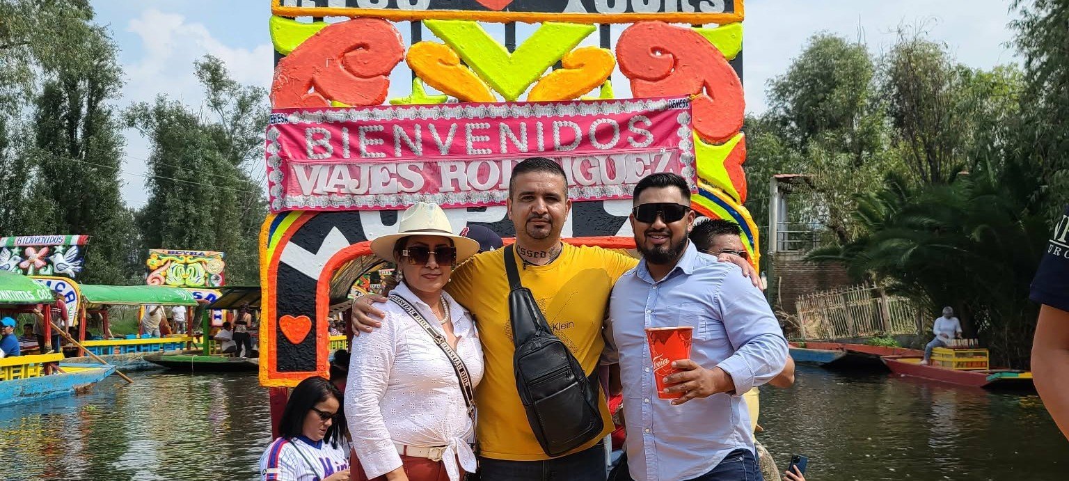 Clientes felices en la playa